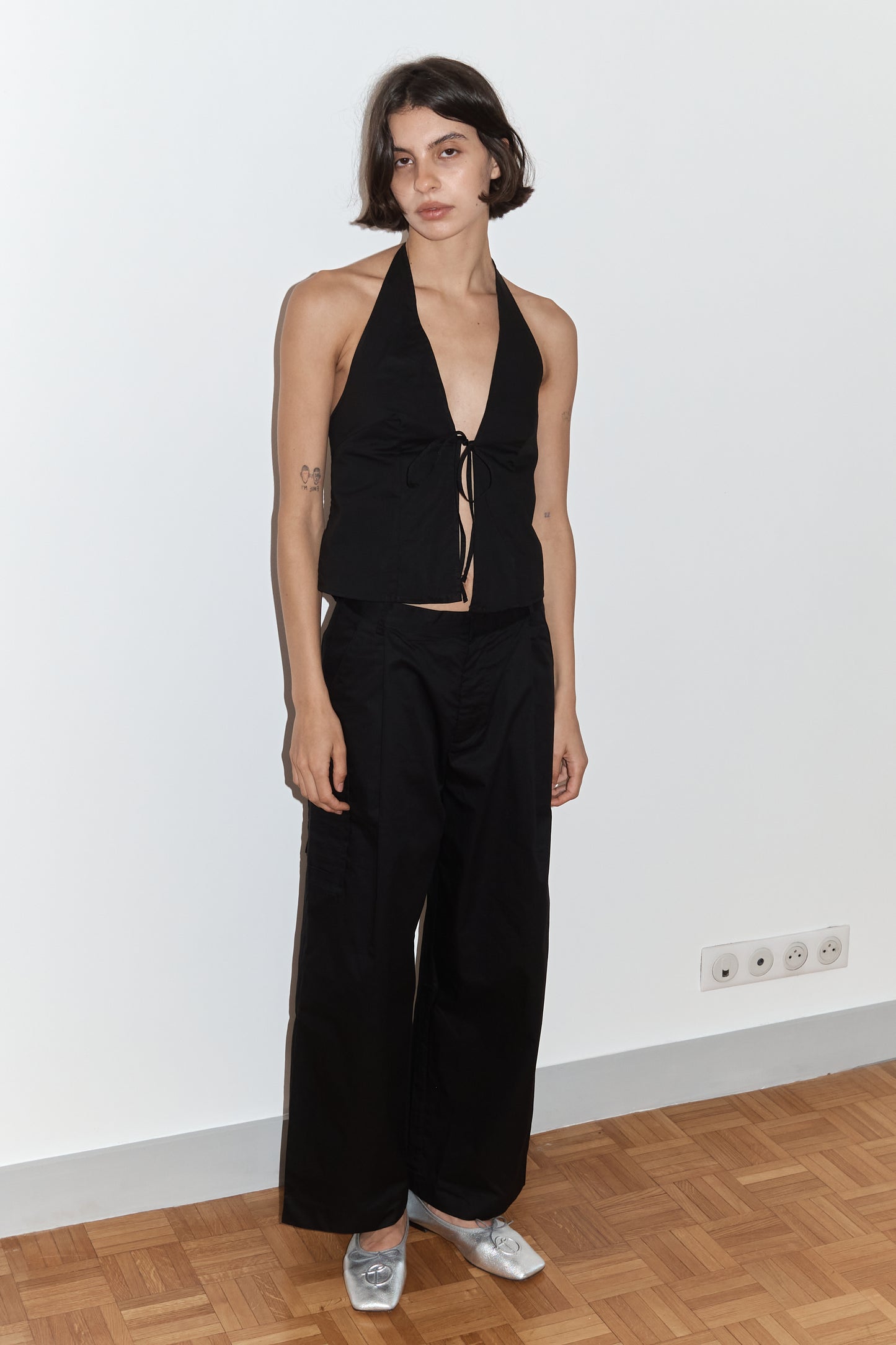 female model wears the open halter top top by Deiji Studios in black
top features open front with centre bust tie, halterneck tie and v neckline, bust seams for subtle shaping and shirred back
made from 100% GOTS certified organic cotton poplin
paired with a black cotton trouser
