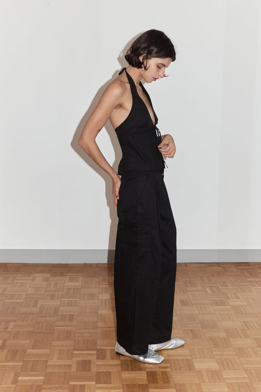 female model wears the open halter top top by Deiji Studios in black
top features open front with centre bust tie, halterneck tie and v neckline, bust seams for subtle shaping and shirred back
made from 100% GOTS certified organic cotton poplin
paired with a black cotton trouser