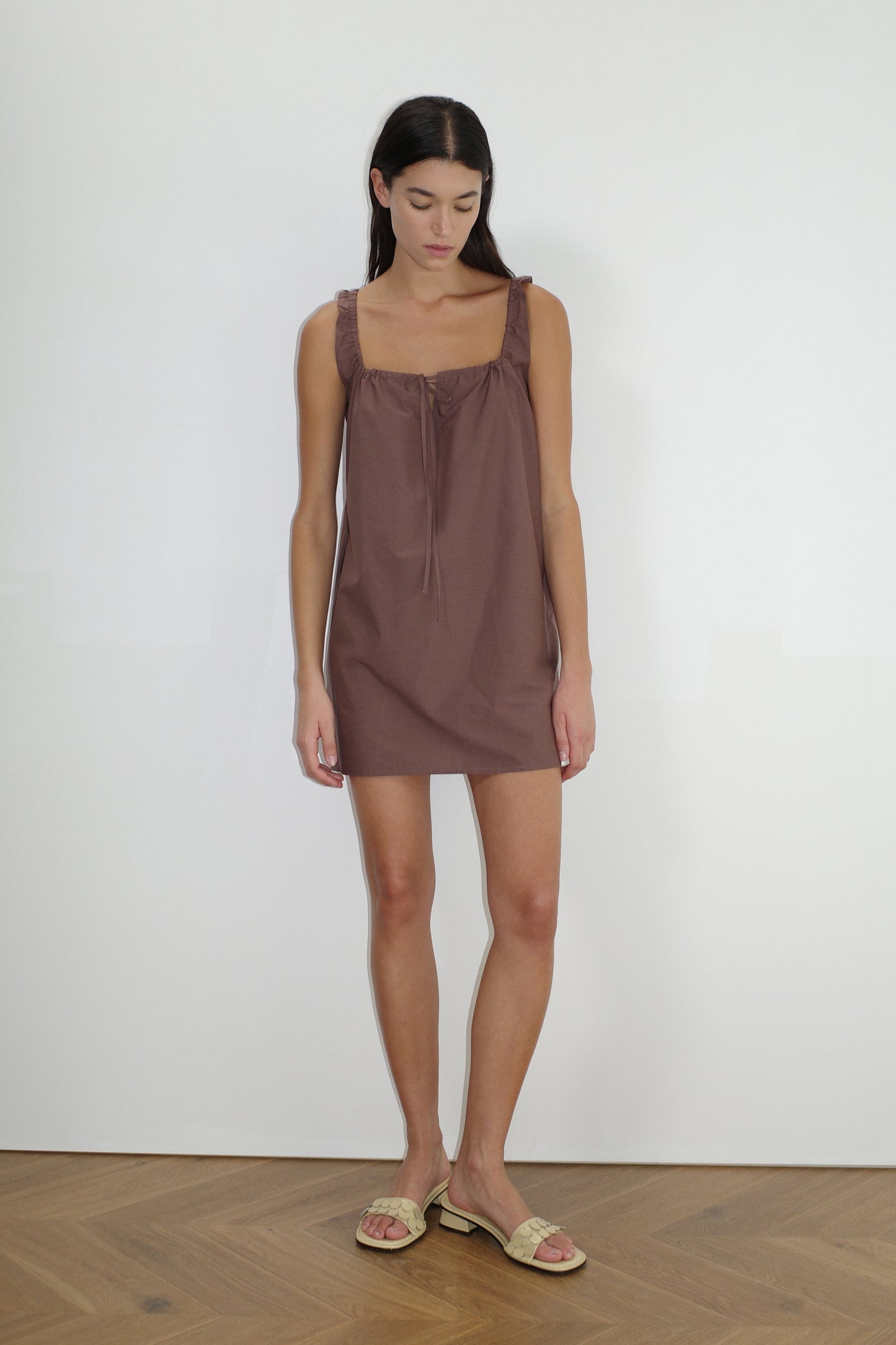female model wears the bow dress in cedar exclusive to Deiji Studios
a crisp and lightweight mini-length dress features a flattering gathered square neckline with keyhole and tie front feature and side seam pockets
made from 100% GOTS certified organic cotton poplin