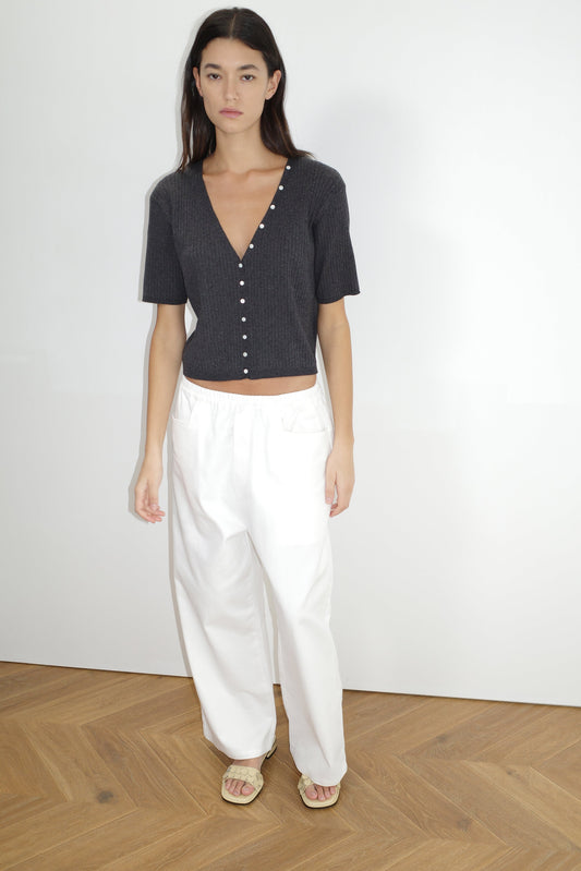 female model wears the one piece tee by Deiji Studios in coal
a fully fashioned ribbed knit features a flattering deep v neckline, mid length sleeve and button front design feature in a relaxed fit
made from 95% BCI cotton and 5% cashmere
paired with a white cotton trouser