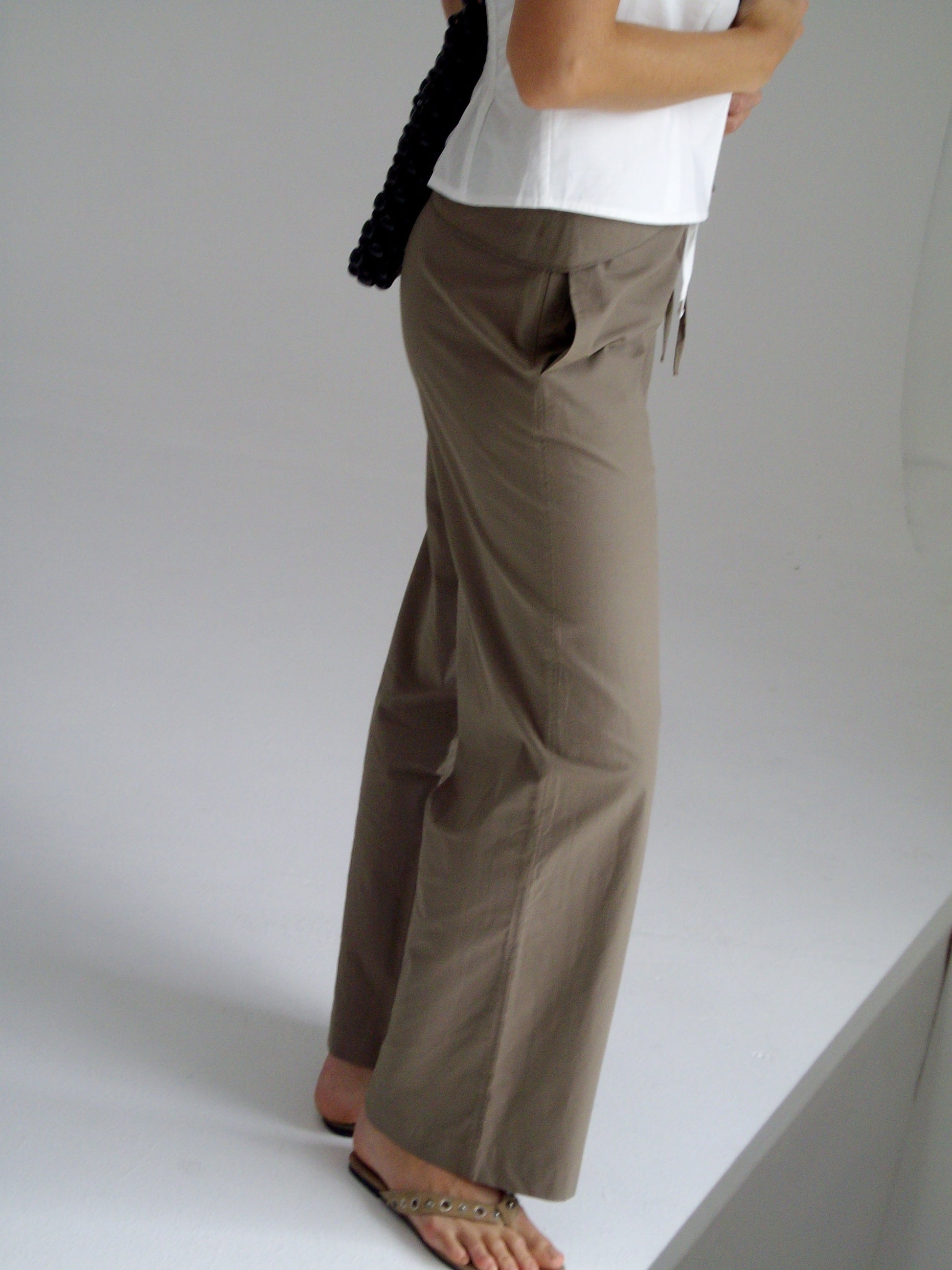 female model wears the belted pant by Deiji Studios in clay
mid-rise loose-leg pant with attached tie-front belt detail, babylock hem, and relaxed fit. features concealed zip closure and side pockets
made from 100% organic cotton
paired with a white cotton top