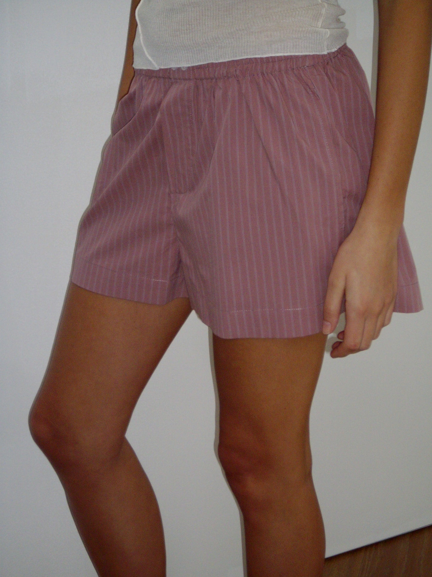 female model wears the boxer by Deiji Studios in salt stripe
an easy pull-on boxer short designed to fit mid-rise, features a gathered elastic waistline with double button detailing
made from 100% GOTS certified organic cotton poplin
paired with a off white sheer tank top