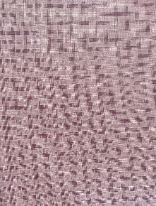 Close-up of the Sheets - Musk Check, featuring organic linen with a grid-like pattern in light pink and mauve. The intersecting lines create a checkered look, making it ideal for hypo-allergenic bedding.