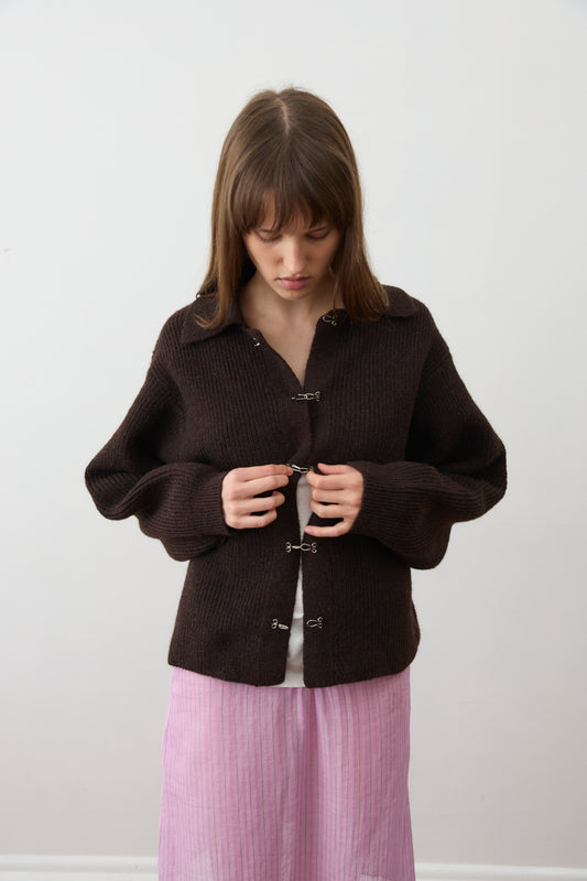 Clasp Knit - Brown
