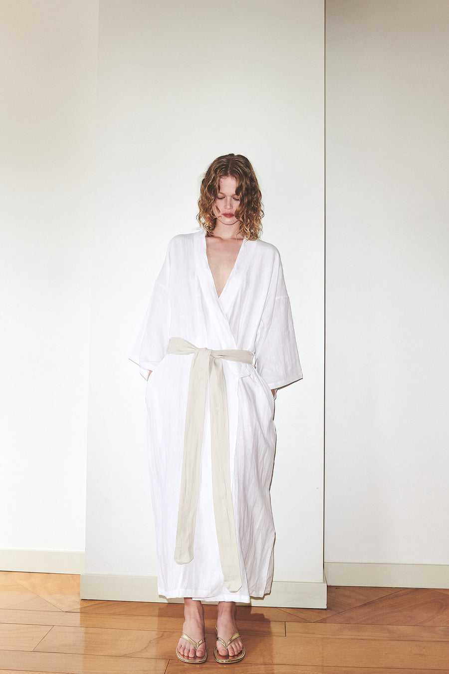 the 02 robe - white