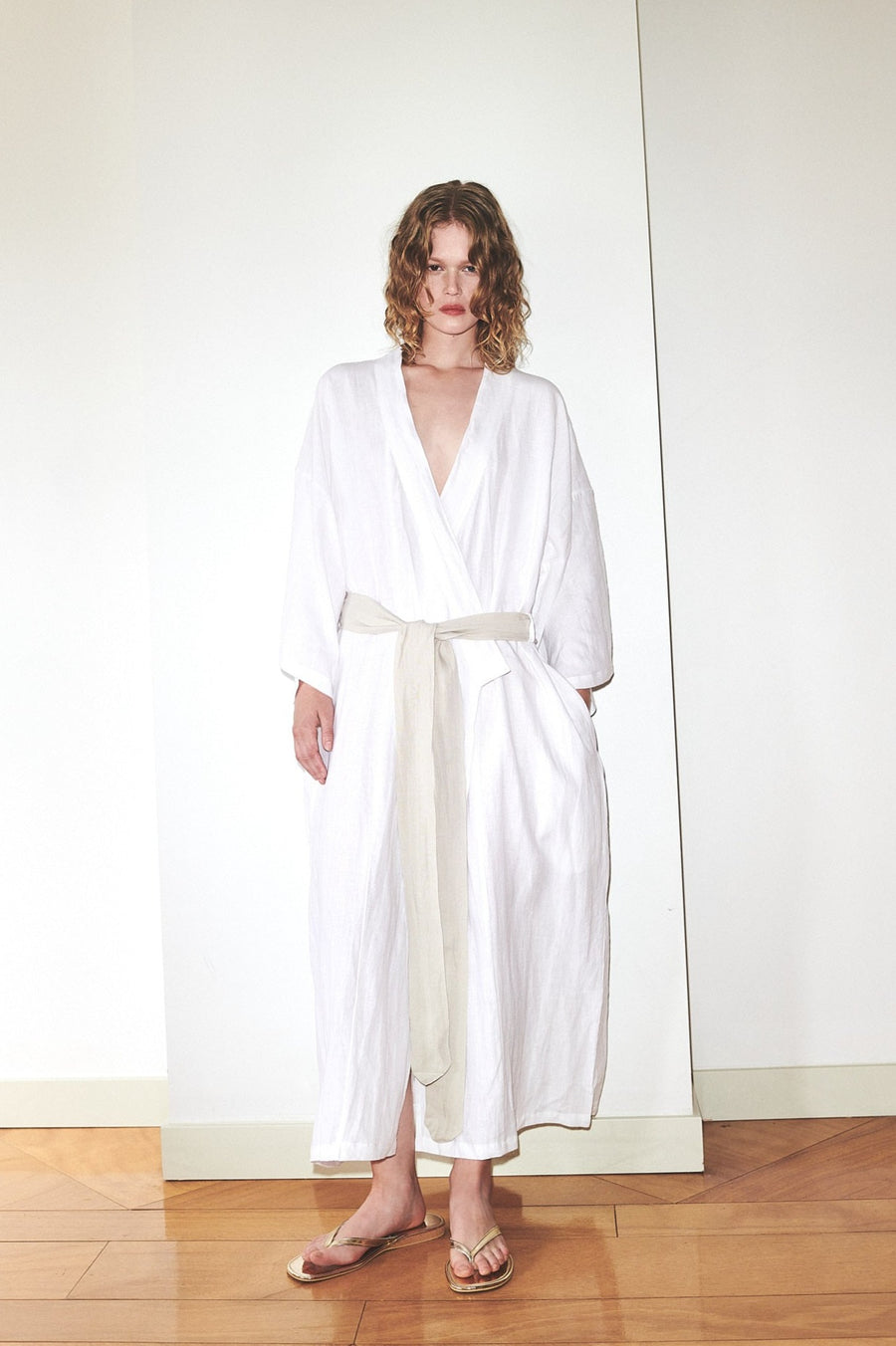 the 02 robe - white