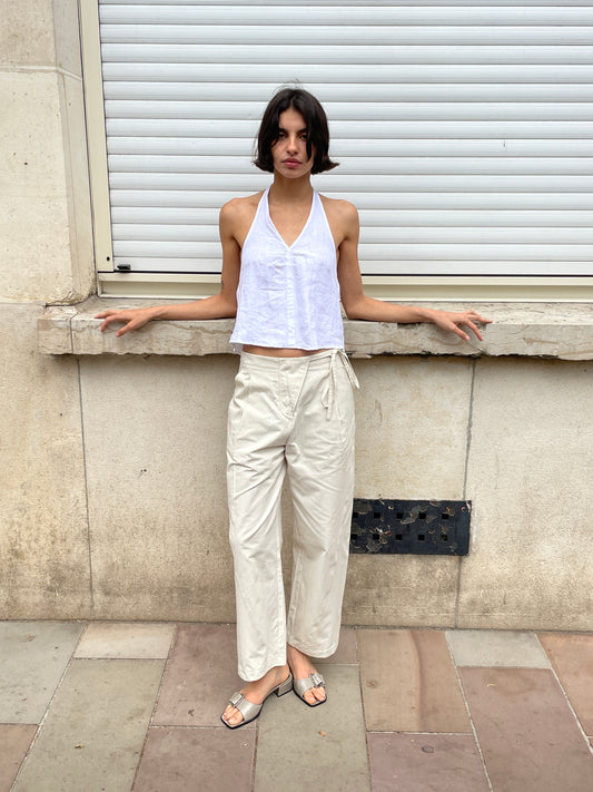 female model wears the linen halter top by Deiji Studios in white

relaxed halter top features flattering v neckline, centre bust pleats and adjustable backline with drawcord tie closure

made from 100% OEKO-TEX 100 certified and EU certified stone washed french linen

paired with a white cotton trouser