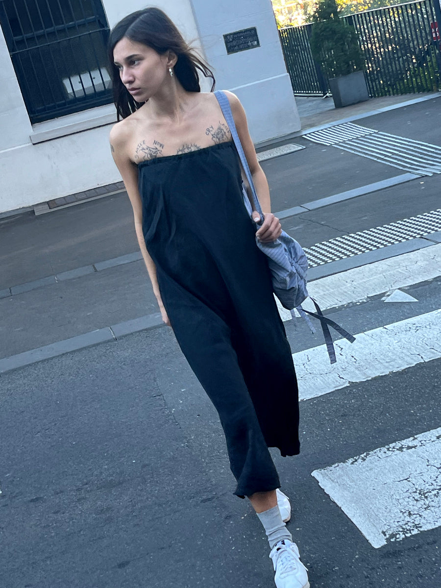 the strapless linen dress - black