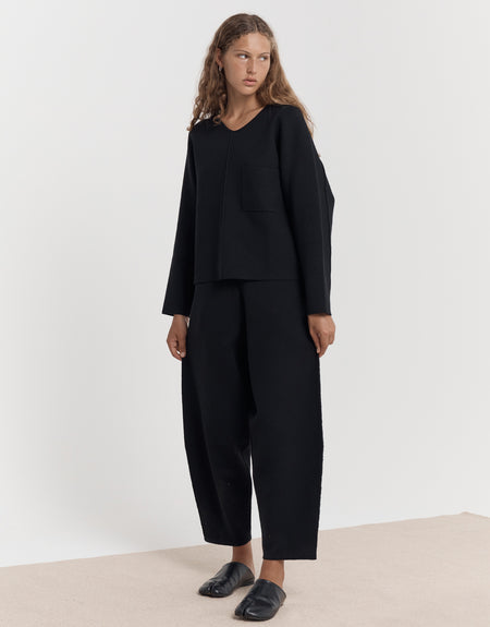 the seam pullover - black | Deiji Studios