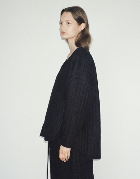 the curved quilt jacket - black | Deiji Studios