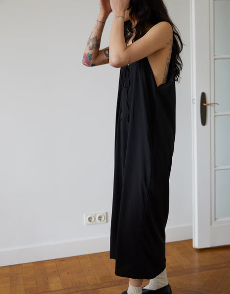 the scoop neck dress - black | Deiji Studios