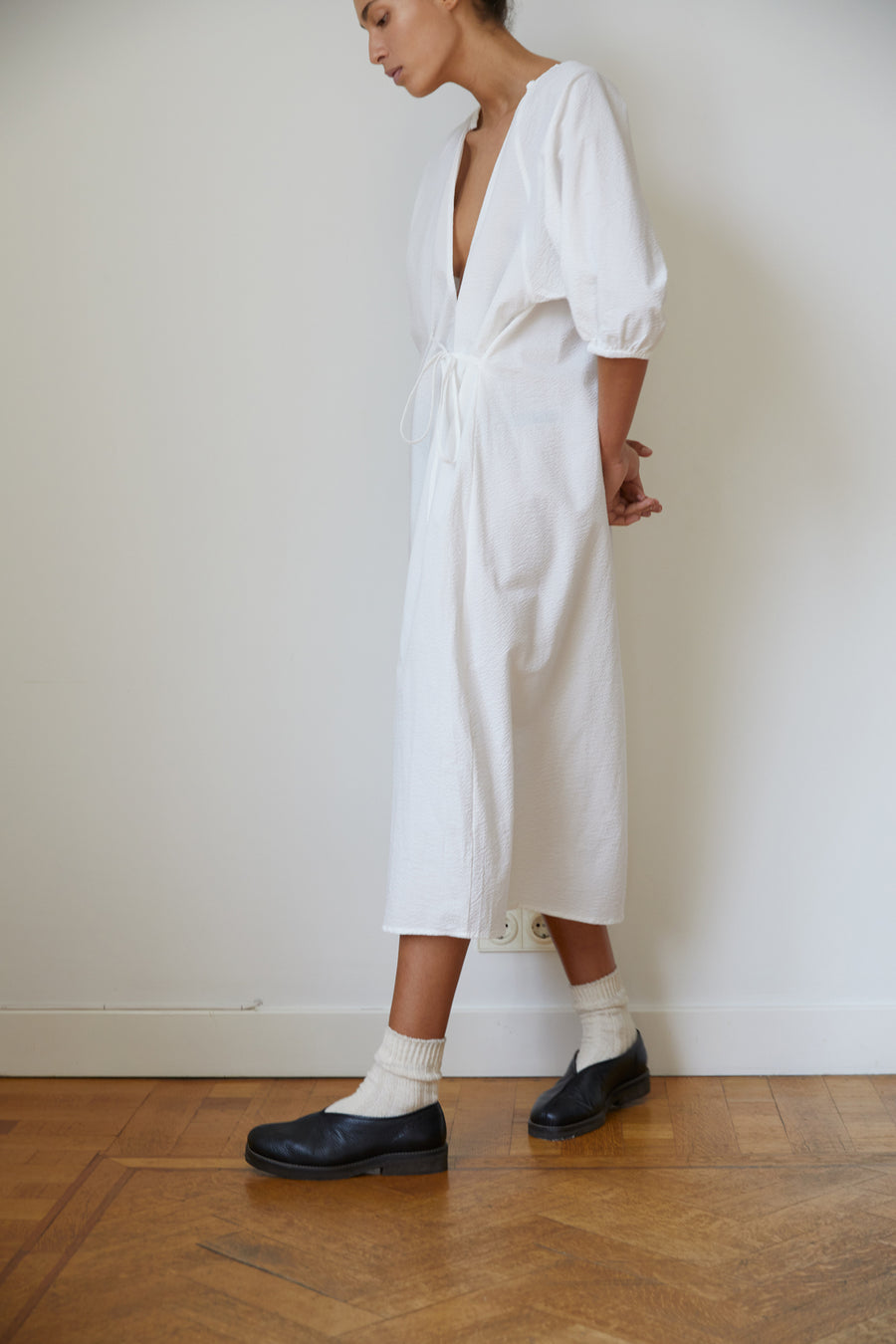 the fold midi dress - white seersucker