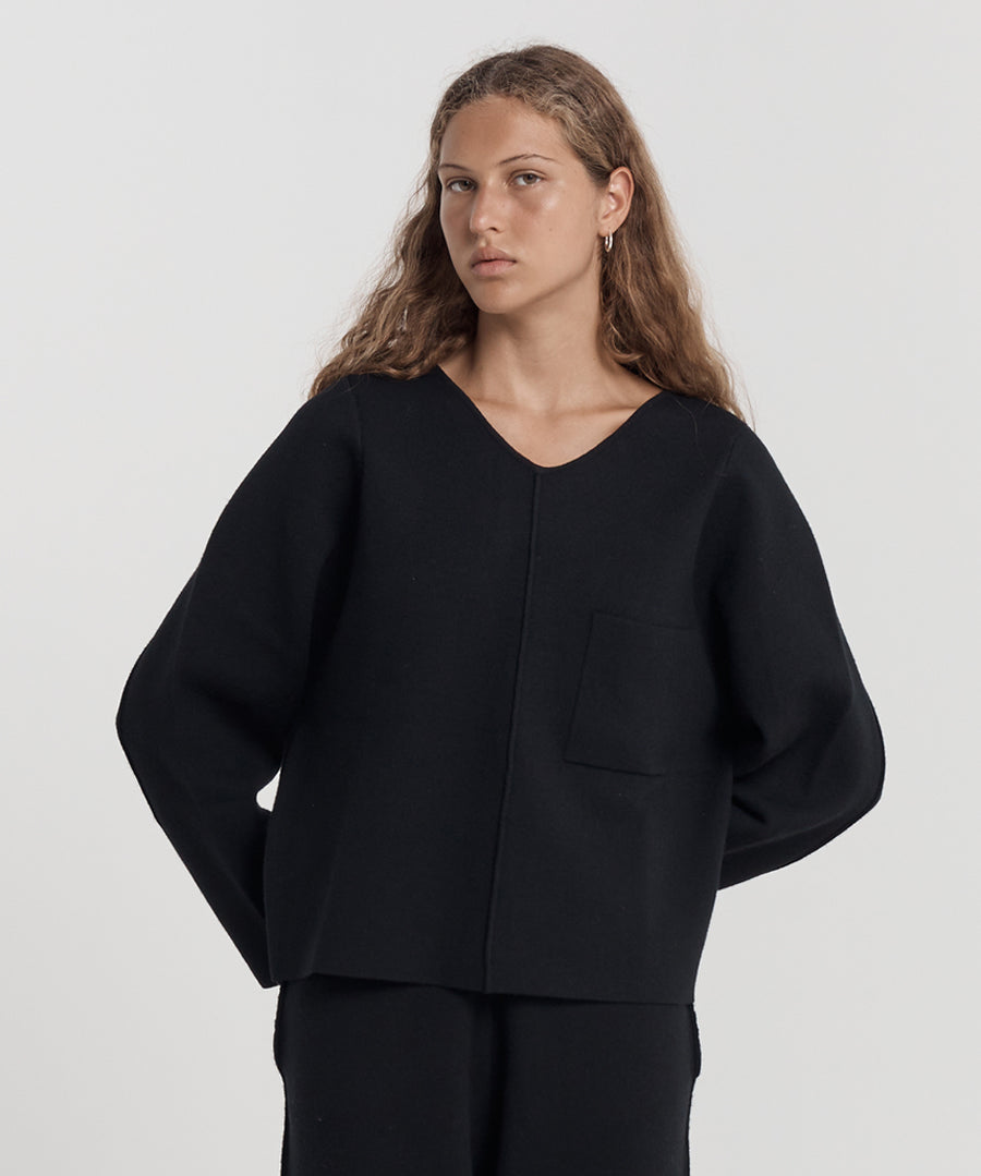 the seam pullover - black